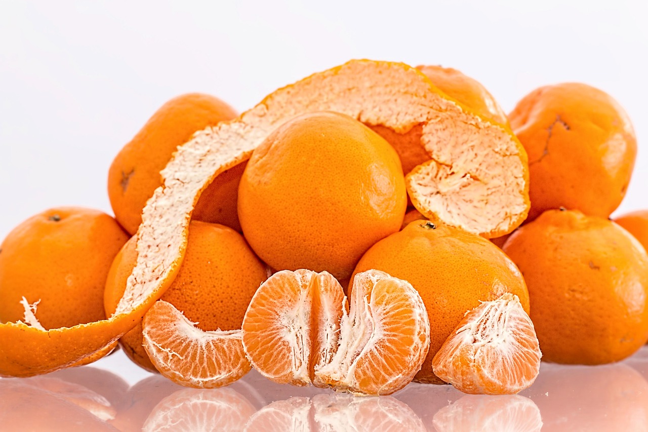 Mandarin Oil vs Orange Oil: Scent, Price, and Best Uses Compared